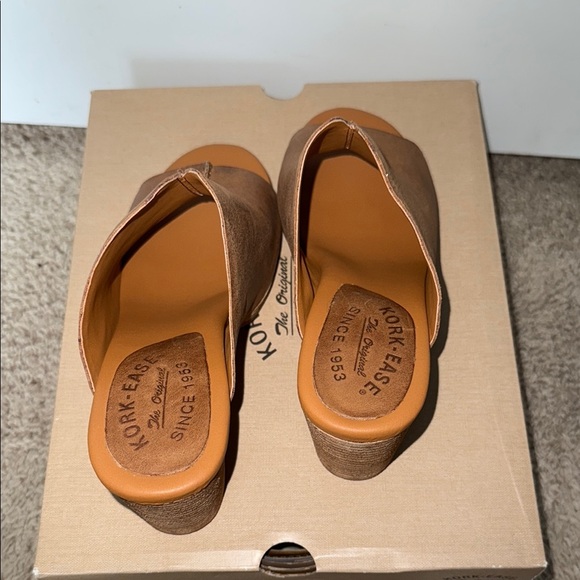 Kork-Ease Brown Tan Leather Mules with Block Heel - Picture 11 of 11